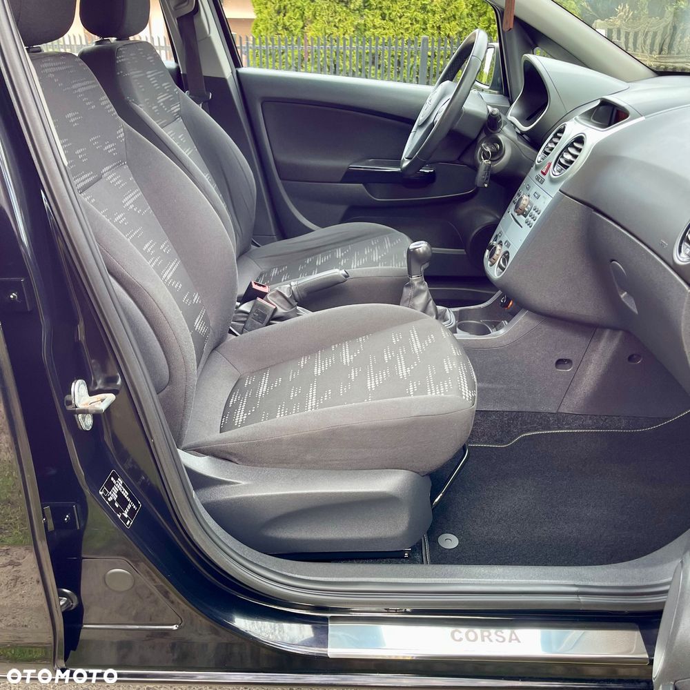 Opel Corsa 1.2 16V Cosmo - 25