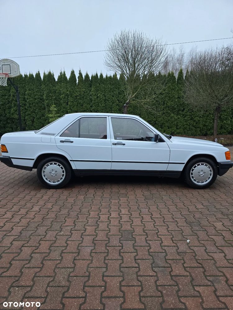 Mercedes-Benz W201 (190) - 3