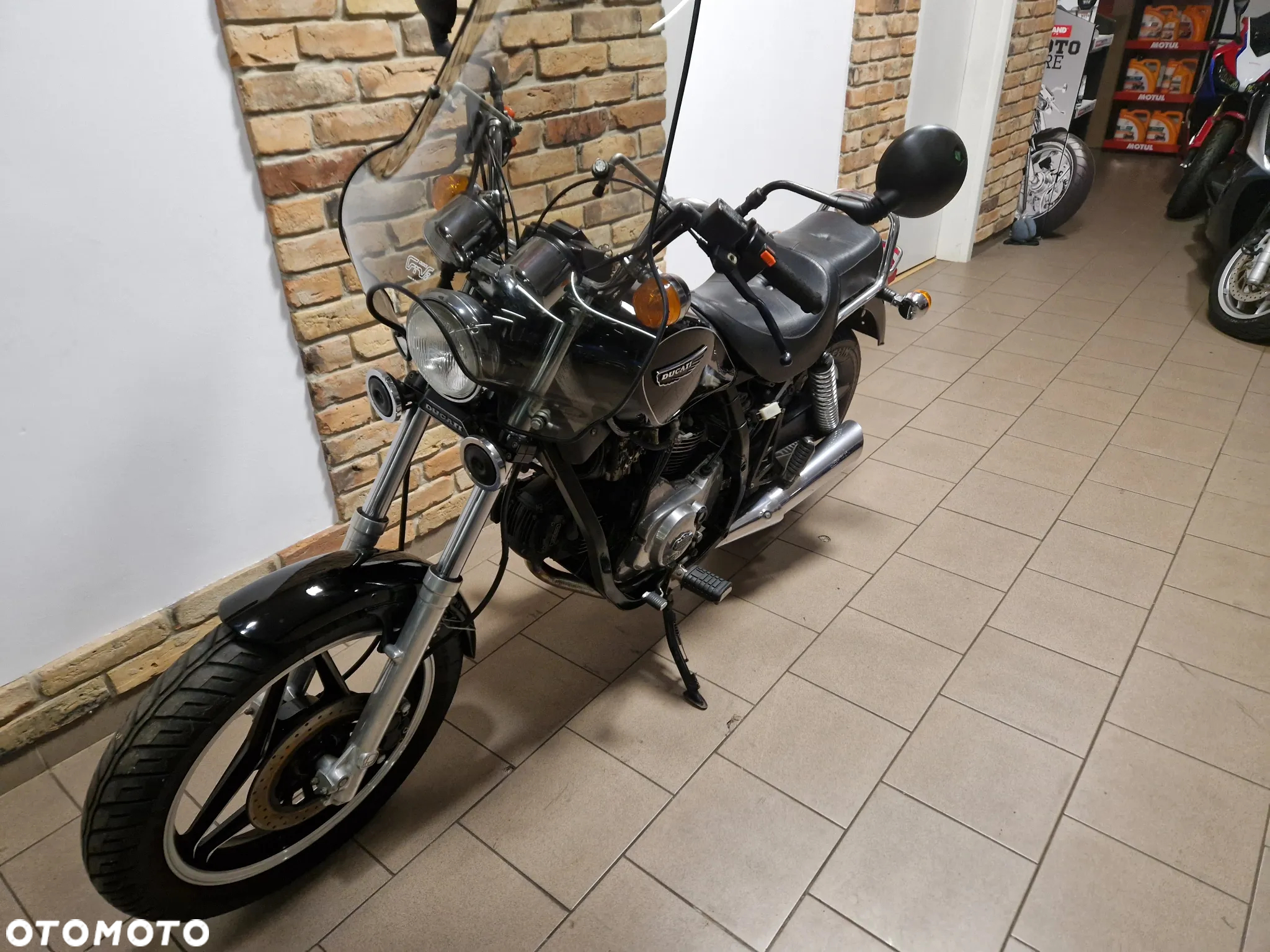 Ducati 750 - 11