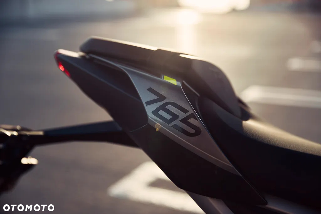 Triumph Street Triple - 9