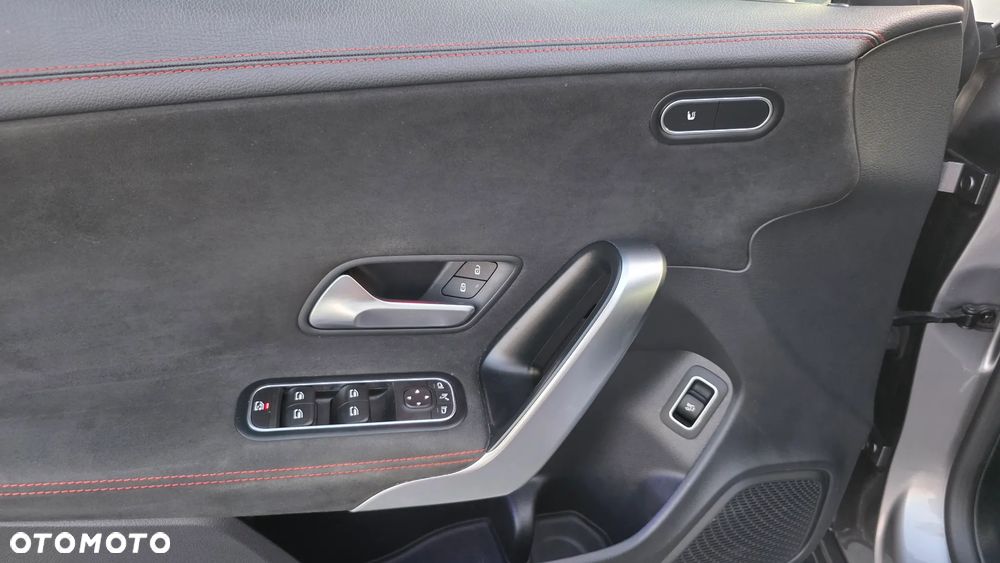 Mercedes-Benz CLA 180 7G-DCT AMG Line - 20