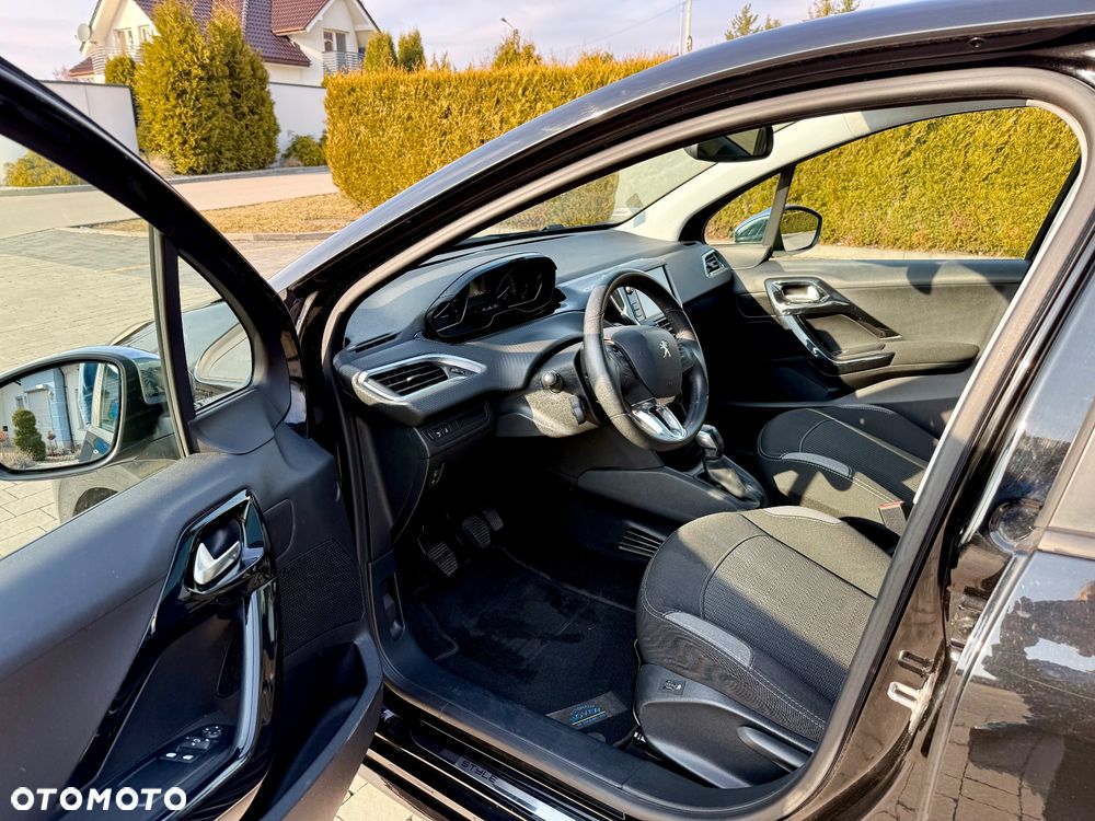 Peugeot 208 82 PureTech Style - 12