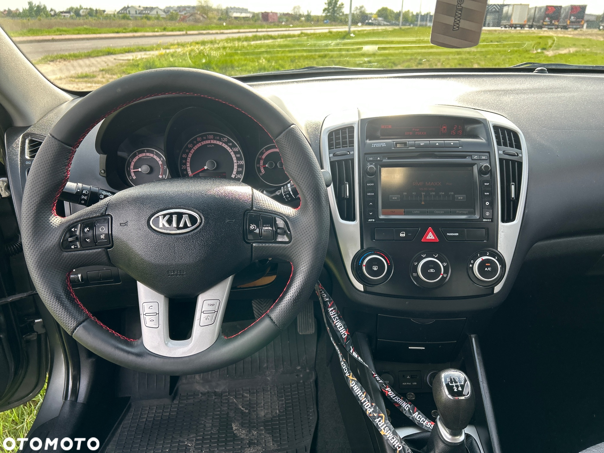 Kia Ceed - 13