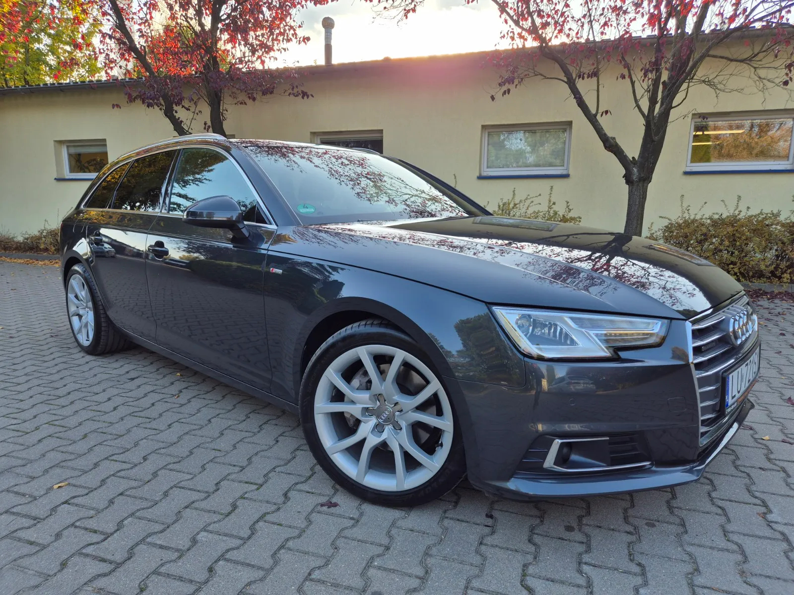 Audi A4 Avant 2.0 TDI DPF clean diesel quattro S tronic S line Sportpaket - 11