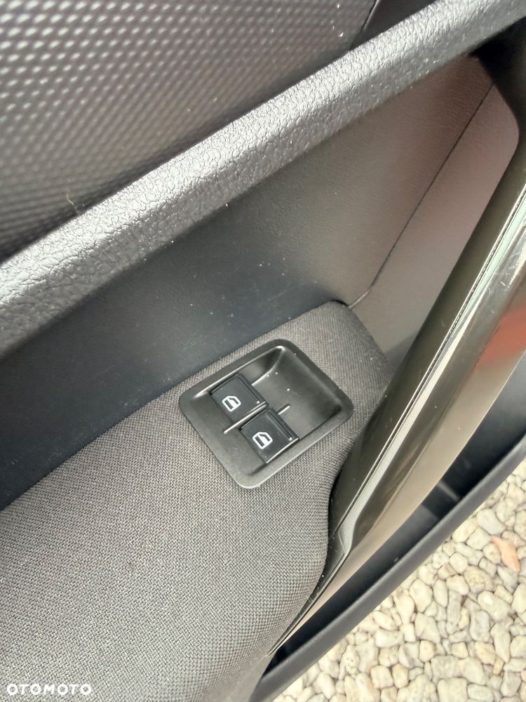 Volkswagen Caddy Mixt - 12