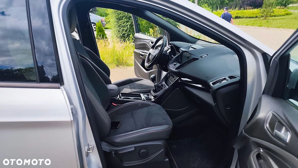 Ford Kuga 1.5 EcoBoost 2x4 ST-Line - 22