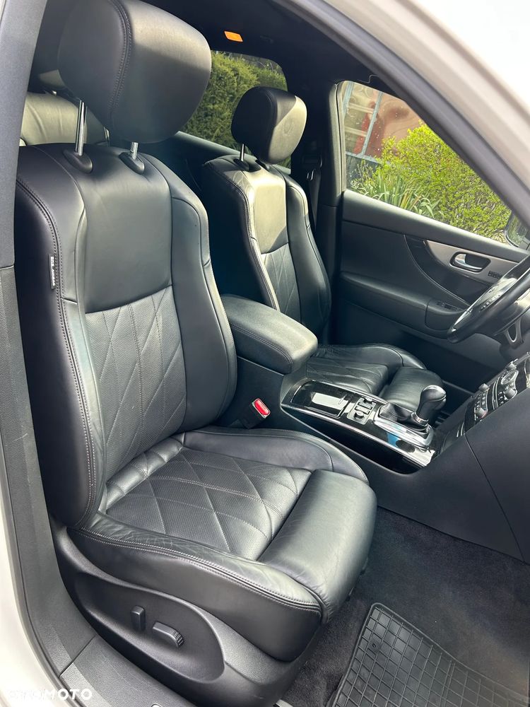 Infiniti QX70 3.7 AWD Design - 23