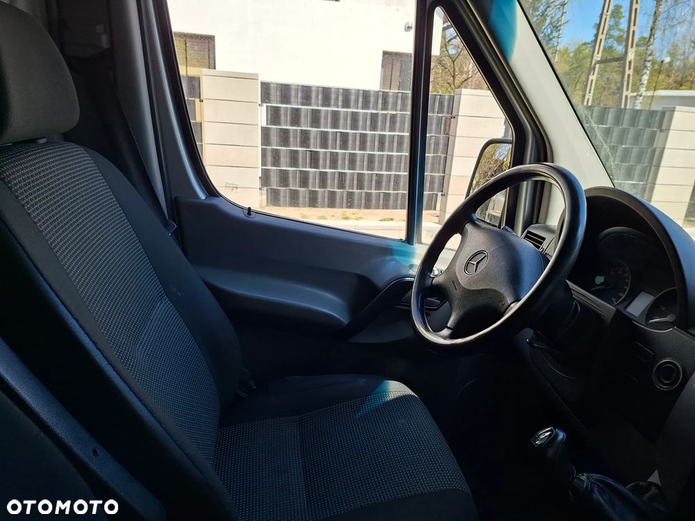 Mercedes-Benz Sprinter - 11