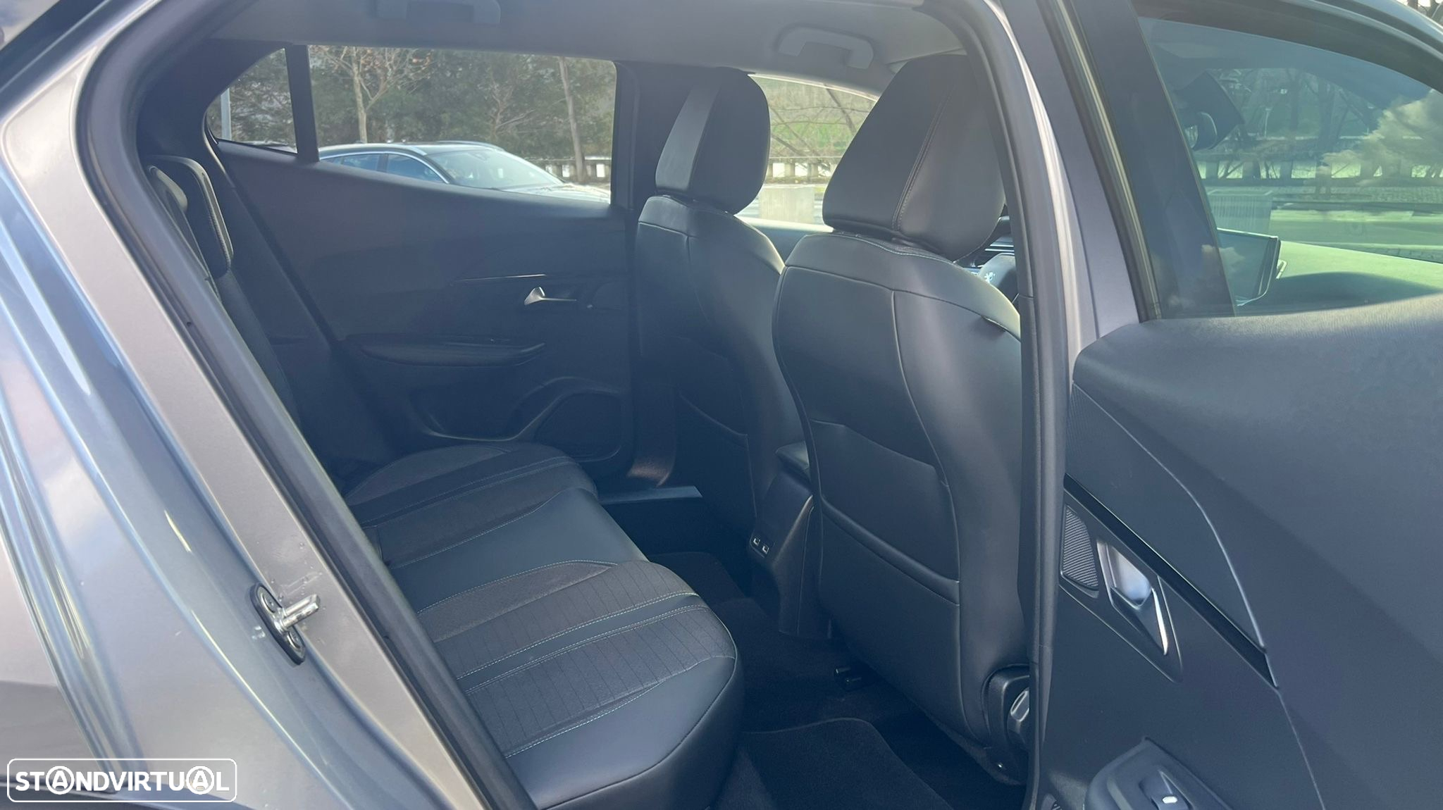 Peugeot 2008 1.2 PureTech Allure Pack - 12