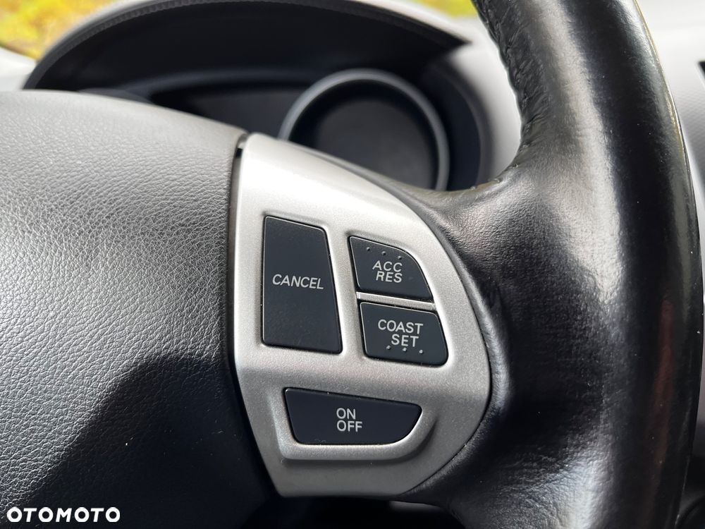 Mitsubishi Outlander 2.0 DI-D 4WD Invite - 35