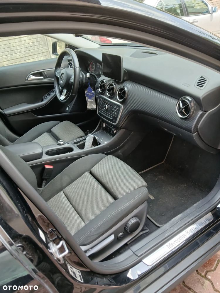 Mercedes-Benz GLA 200 7G-DCT - 4
