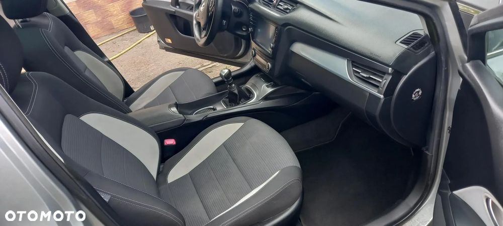 Toyota Avensis Touring Sports 1.8 Business Edition - 22
