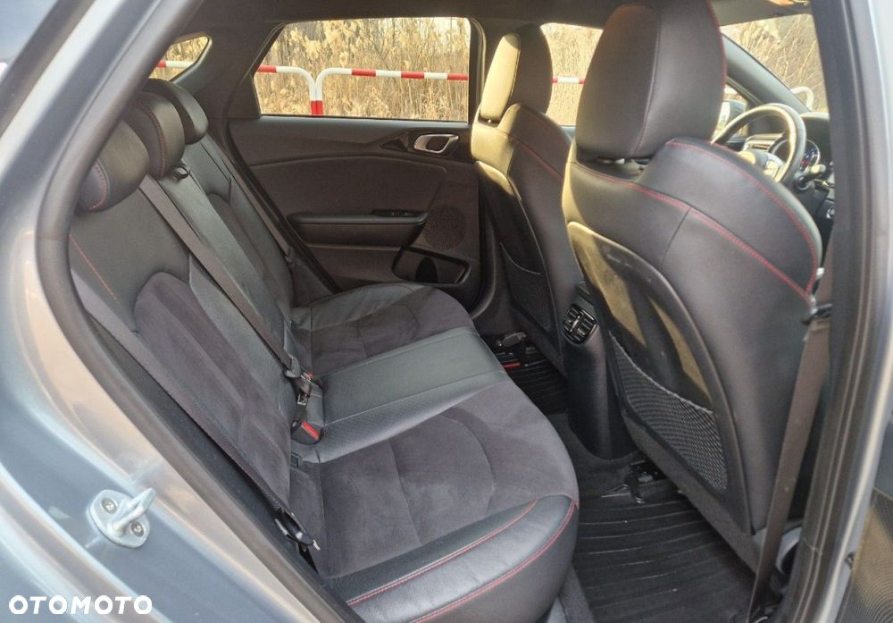 Kia ProCeed 1.6 T-GDI GT - 33