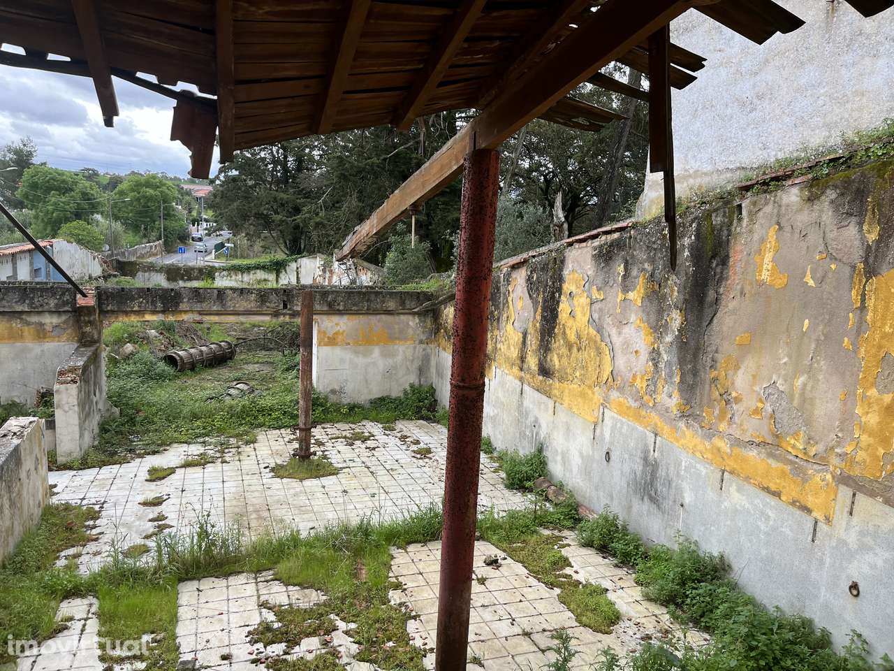 Terreno Urbano com Ruína junto ao Parque de Santa Eulália – Cartaxo - Grande imagem: 2/7
