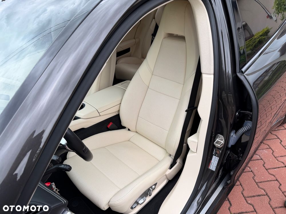 Porsche Panamera Turbo Executive - 27