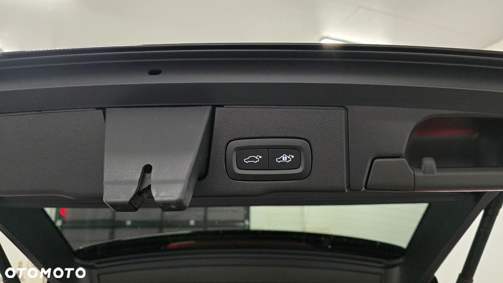 Volvo XC 60 B4 D Plus Dark - 11