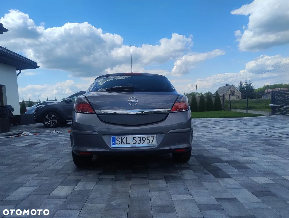 Opel Astra GTC 1.6 - 4