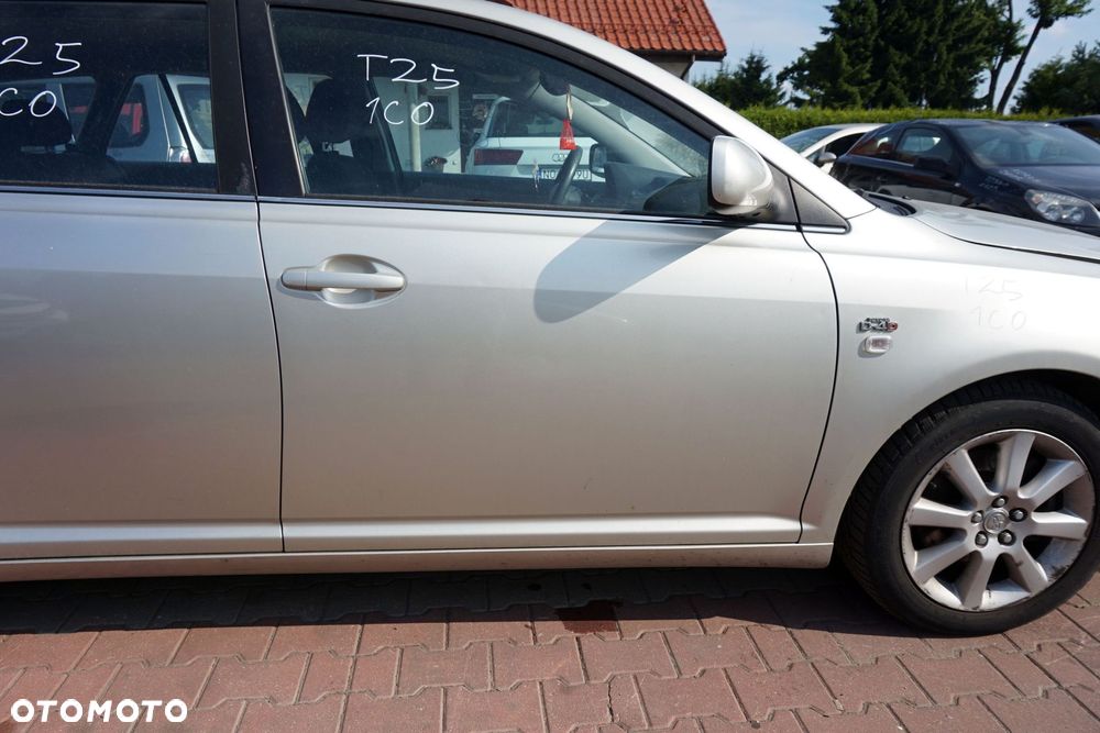 DRZWI PRZEDNIE PRAWE AVENSIS II T25 KOMBI 1C0  SREBRNY TOYOTA 2003-2006 - 2