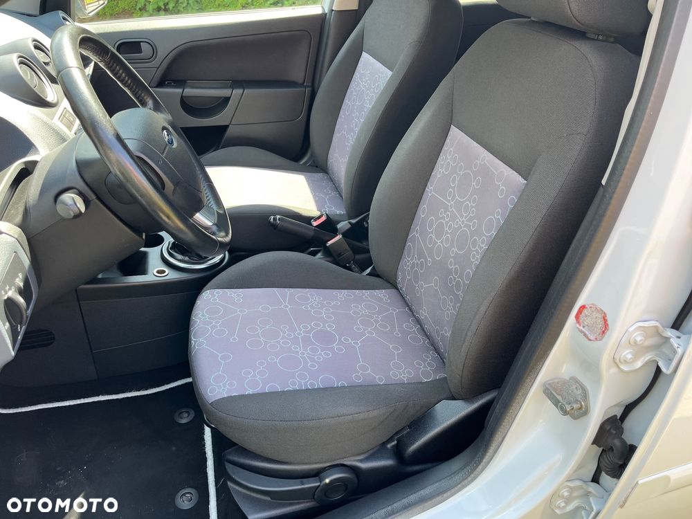 Ford Fiesta 1.4 Ambiente - 8