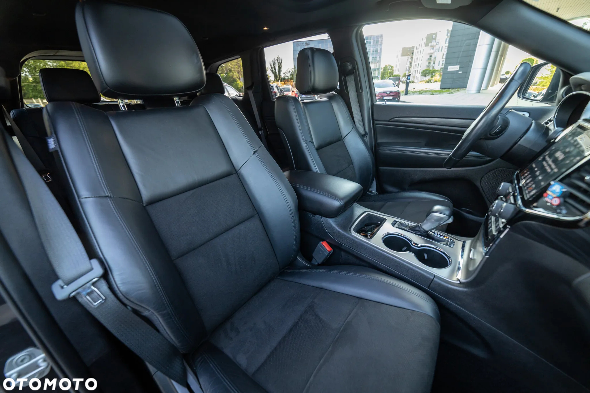 Jeep Grand Cherokee - 29