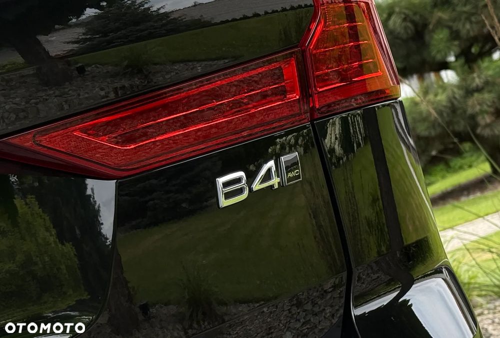Volvo XC 60 B4 D AWD Plus Dark - 39