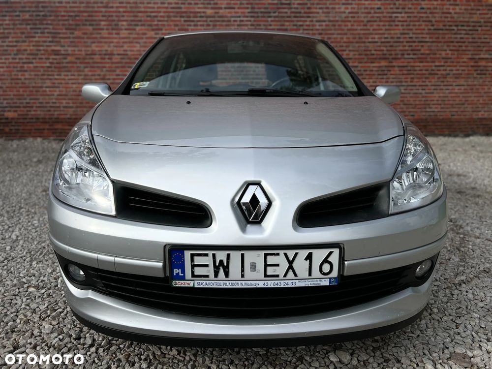 Renault Clio - 36