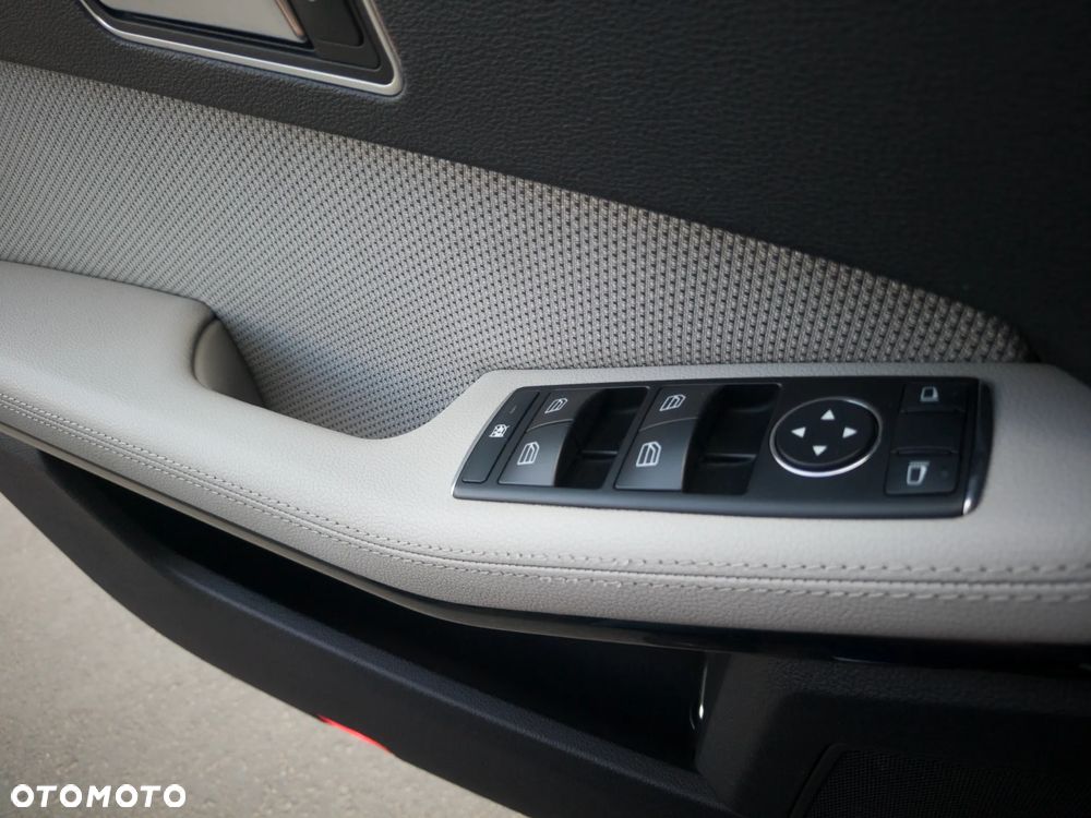 Mercedes-Benz Klasa E 220 BlueTEC 9G-TRONIC Avantgarde - 23