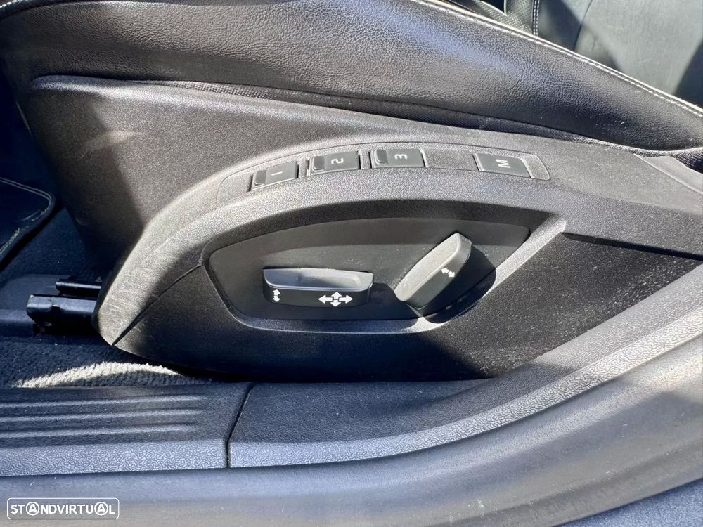 Volvo V40 1.6 D2 R-Design Powershift - 11