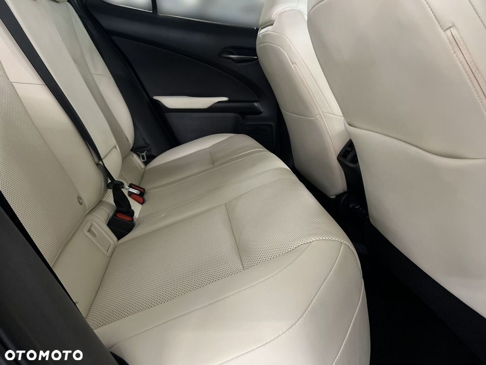 Lexus UX - 13