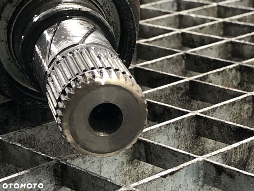 PÓŁOŚ PRAWY PRZÓD  MITSUBISHI COLT VI (Z3_A, Z2_A) 2002 - 2012 1.1 55 kW [75 KM] benzyna 2004 - - 4