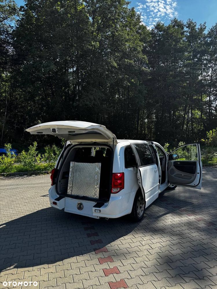 Dodge Caravan - 20