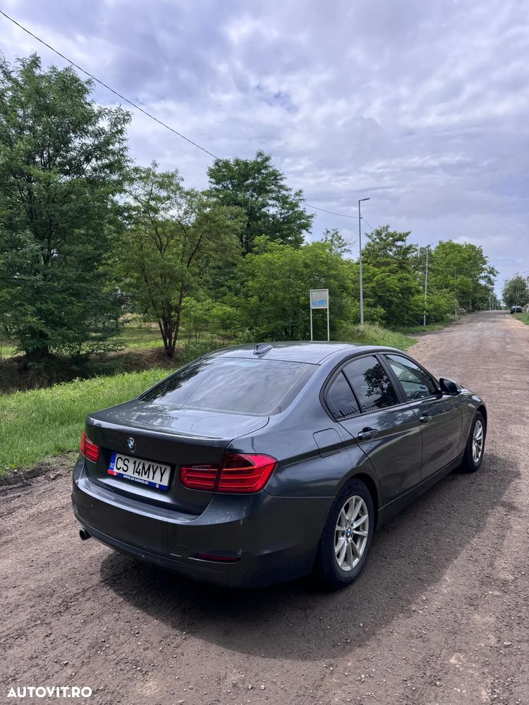 BMW Seria 3 318d Aut. Luxury Line - 7