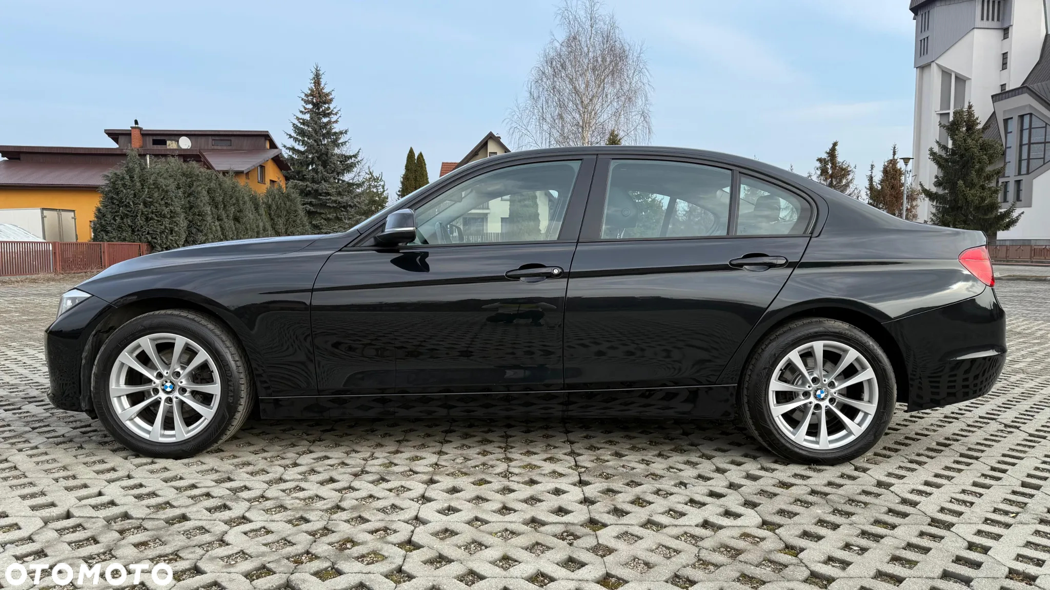 BMW Seria 3 320d xDrive - 14