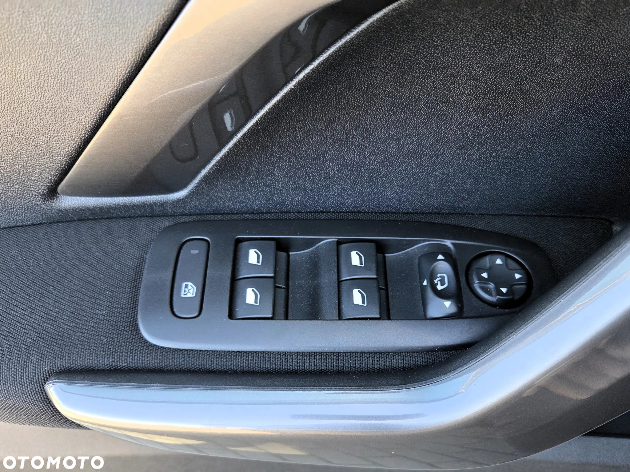 Peugeot 2008 1.2 Pure Tech Style S&S - 19