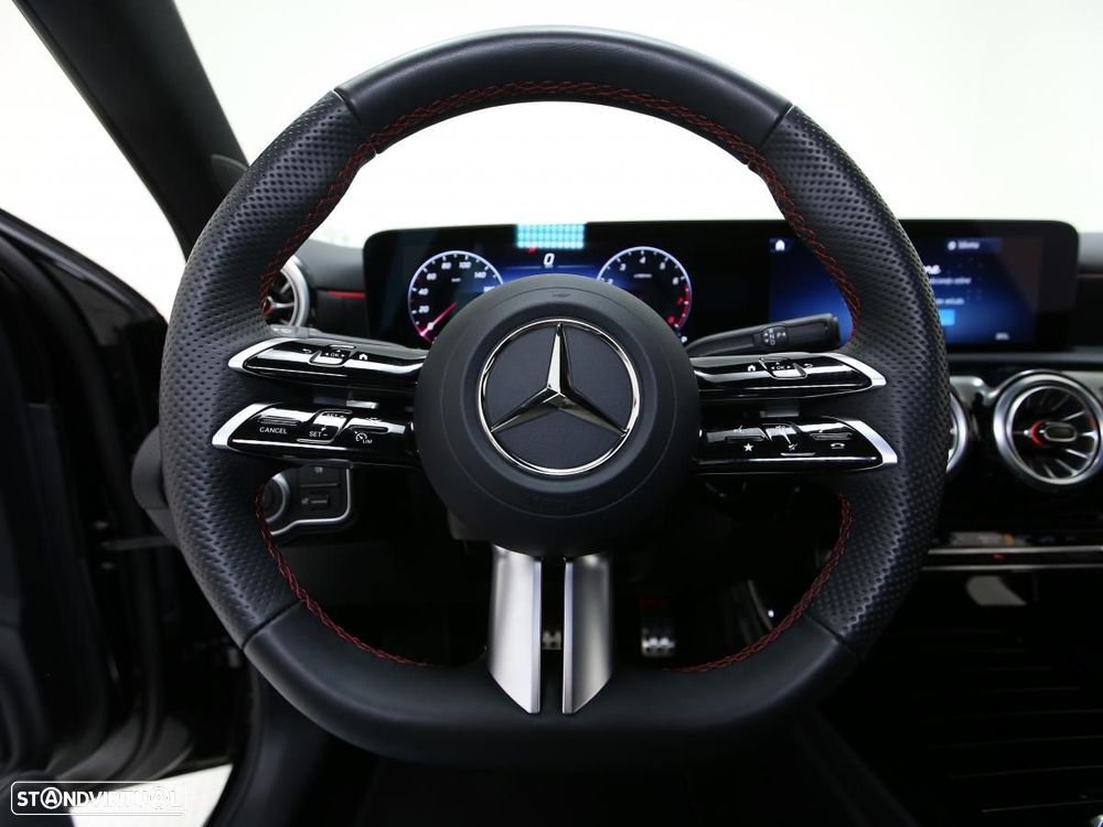 Mercedes-Benz A 180 Limousine 7G-DCT AMG Line - 19