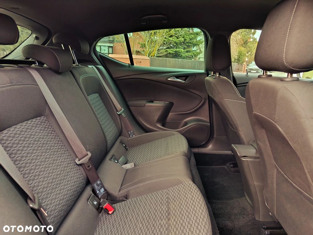 Opel Astra 1.6 D (CDTI) Start/Stop Dynamic - 14