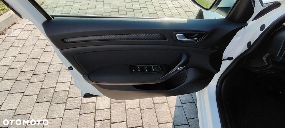 Renault Megane ENERGY TCe 130 Start & Stop Paris Business - 24