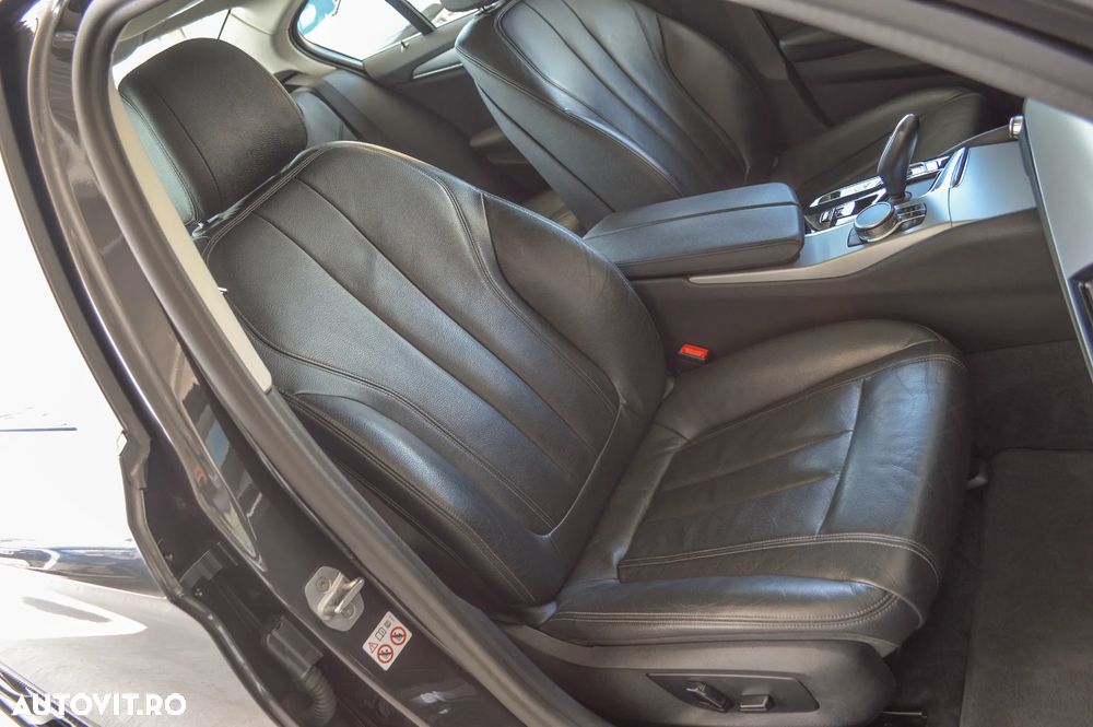 BMW Seria 5 520e Aut. Luxury Line - 35