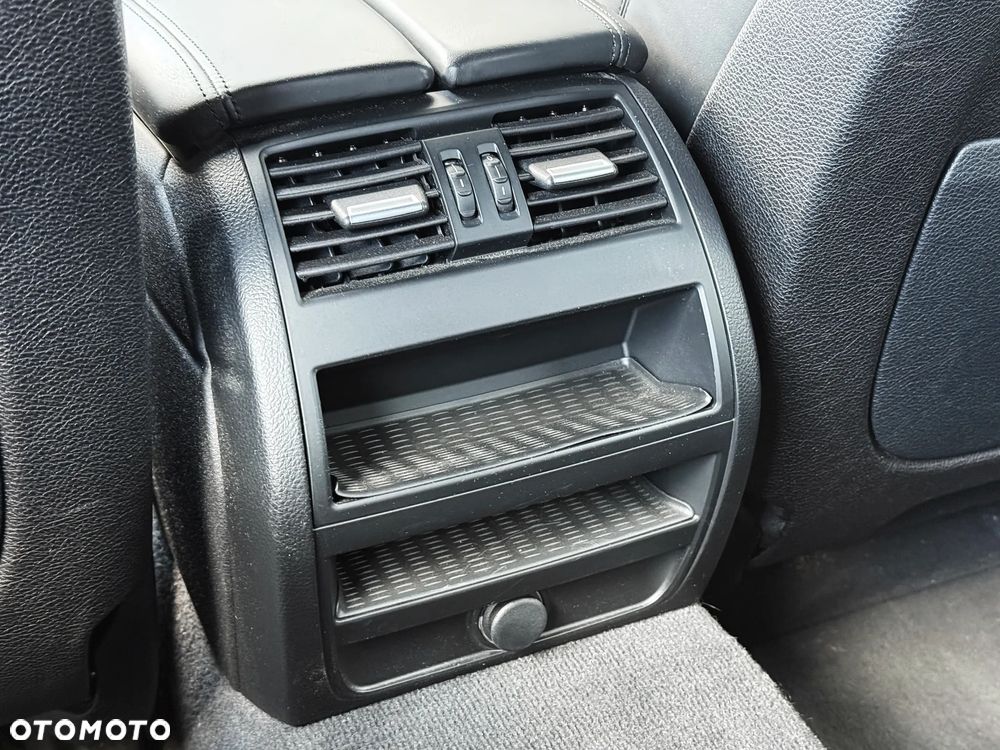 BMW Seria 5 520d xDrive Luxury Line - 29