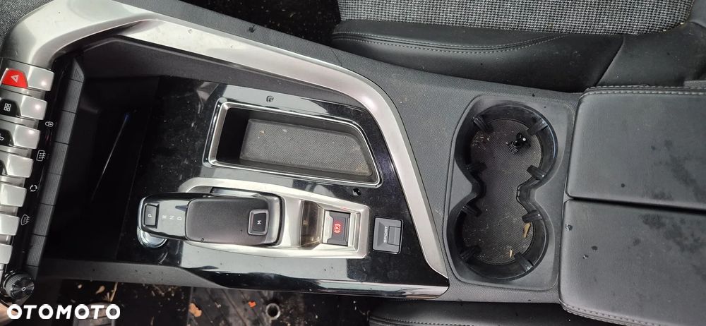 Peugeot 3008 1.2 PureTech GPF Active S&S EAT8 - 25