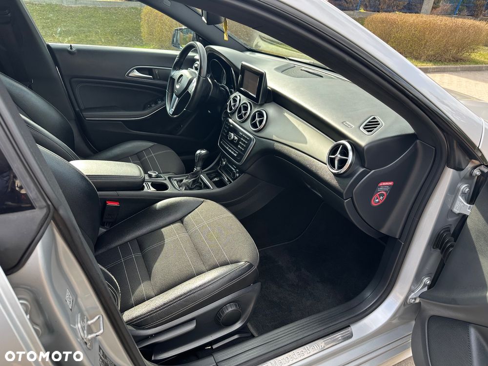 Mercedes-Benz CLA 180 UrbanStyle Edition - 17