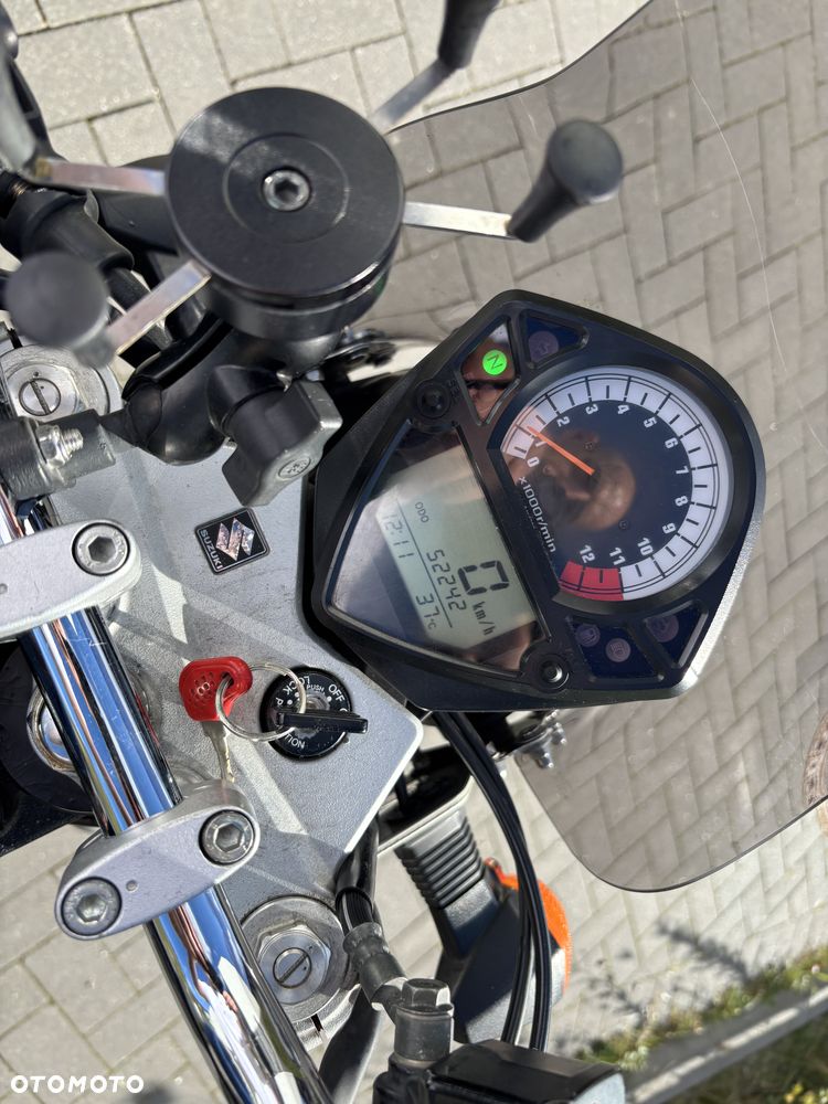 Suzuki SV - 16