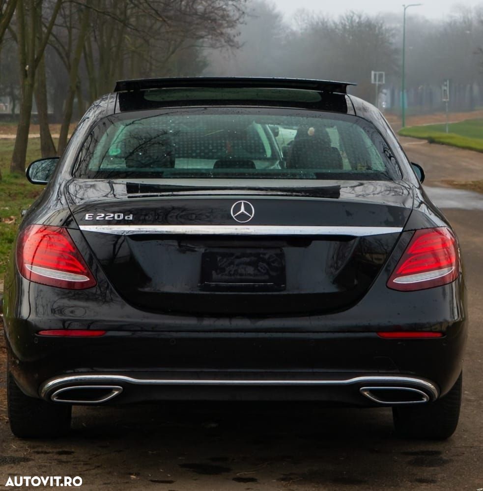 Mercedes-Benz E - 10