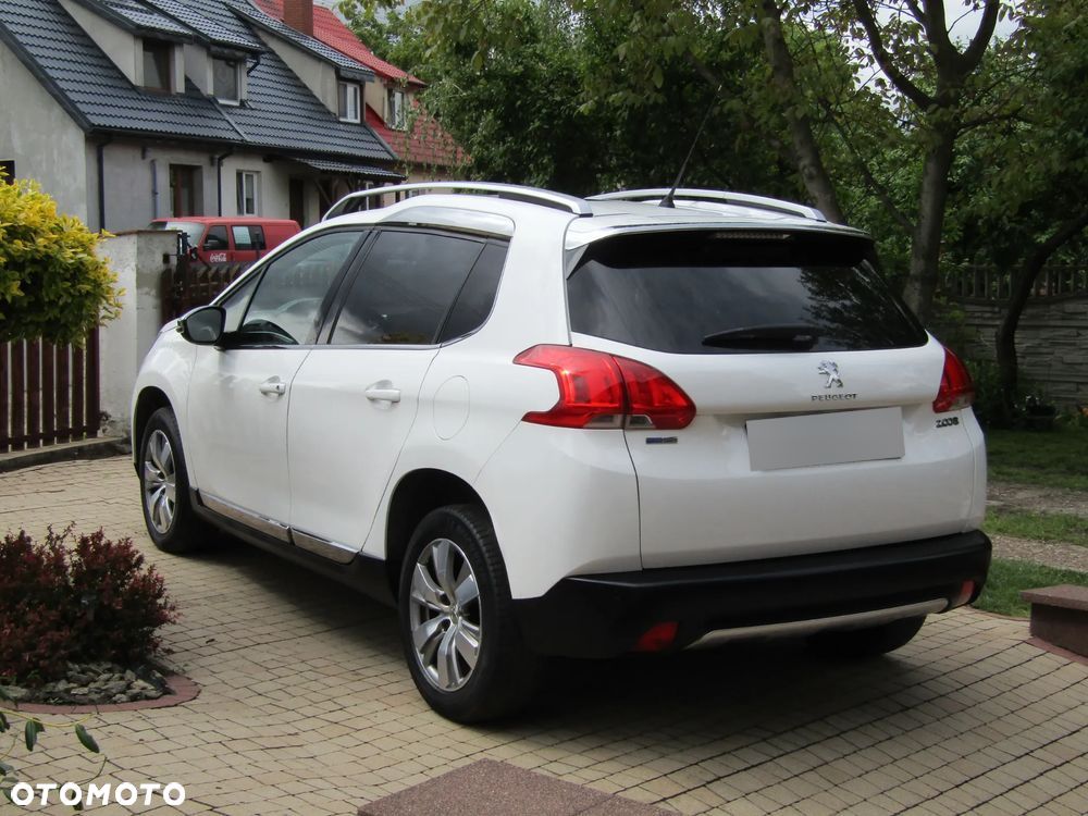 Peugeot 2008 1.2 Pure Tech Allure S&S EAT6 - 4