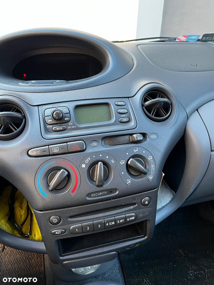 Toyota Yaris - 10