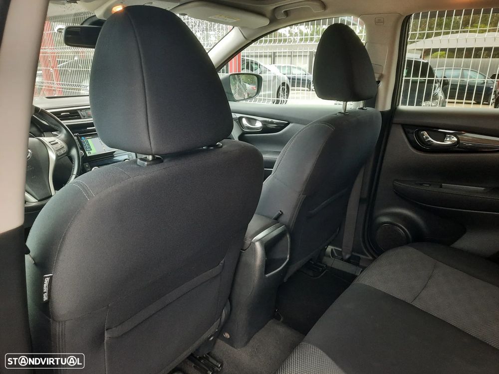 Nissan Qashqai 1.5 dCi N-Connecta 18 - 25