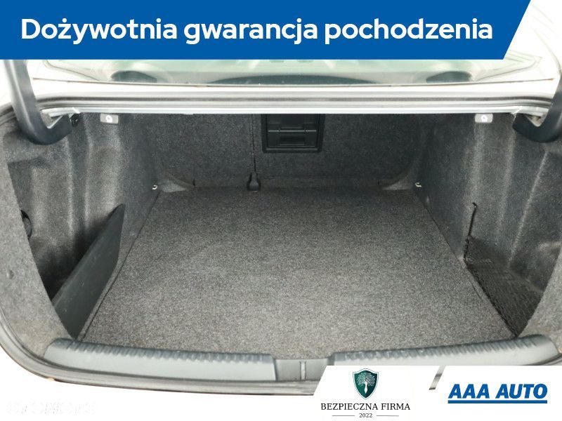 Volkswagen Jetta - 11