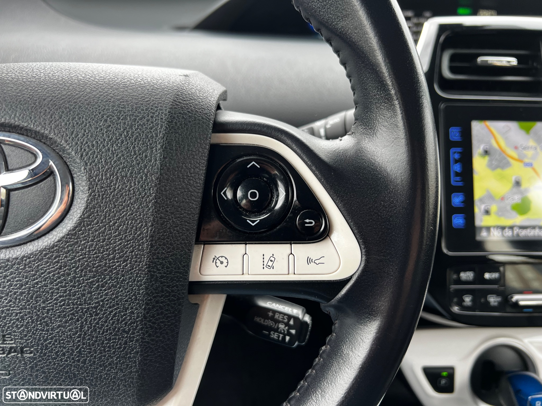 Toyota Prius 1.8 Plug-In Luxury Pele - 16