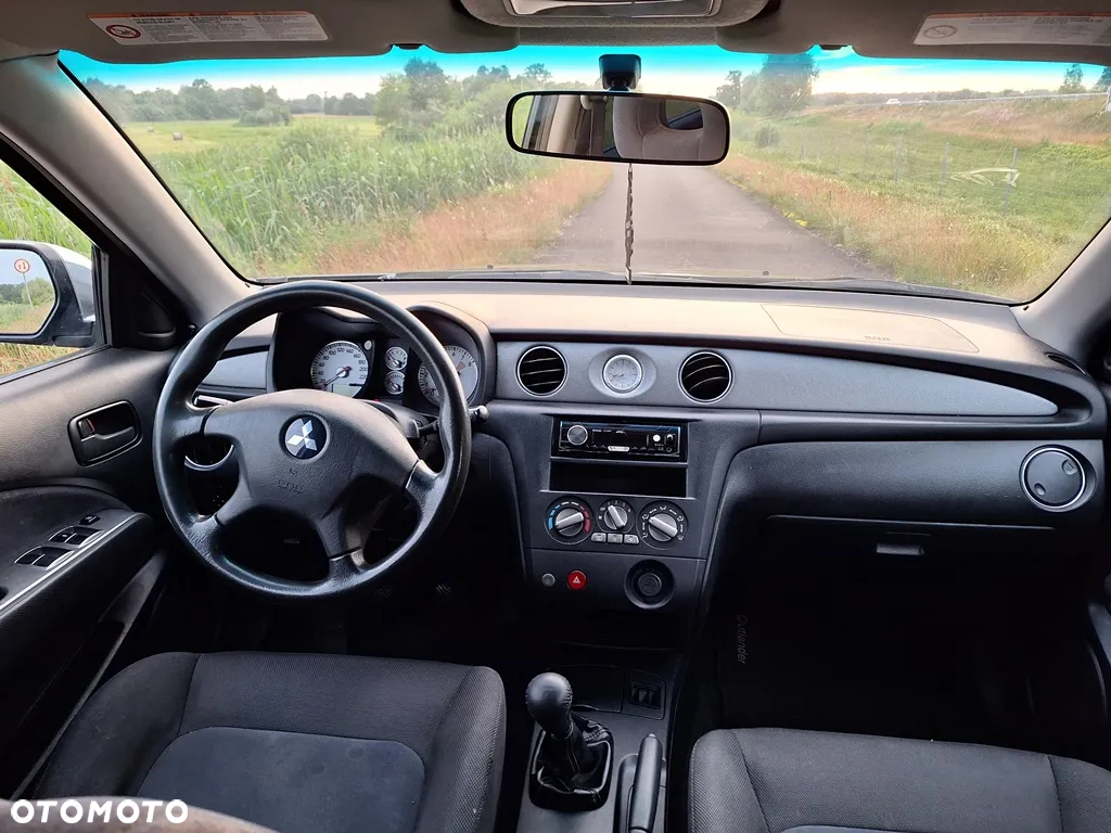 Mitsubishi Outlander 2.0 Comfort 4WD - 25