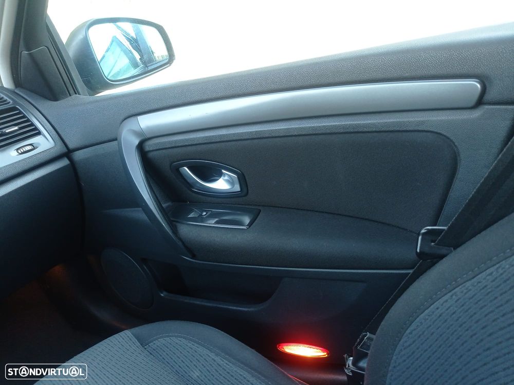Renault Laguna Break dCi 110 FAP Dynamique - 12